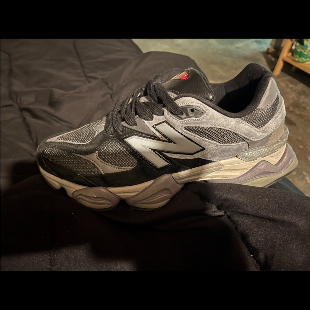 New Balance Gray and Black Sneakers with Cushioned Midsole